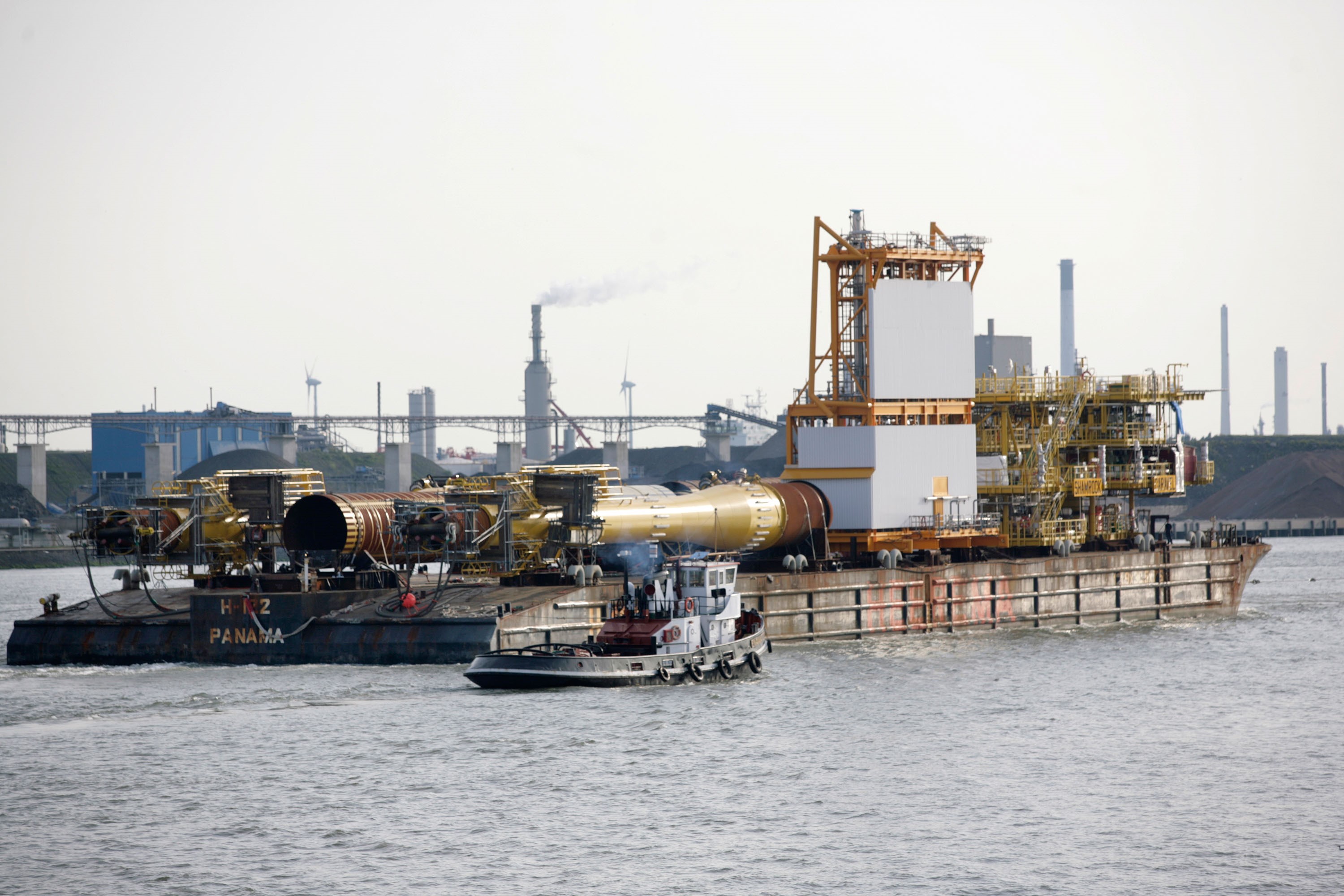 Unmanned North Sea monopile platform Offshore Transport - JB v Doesburg
