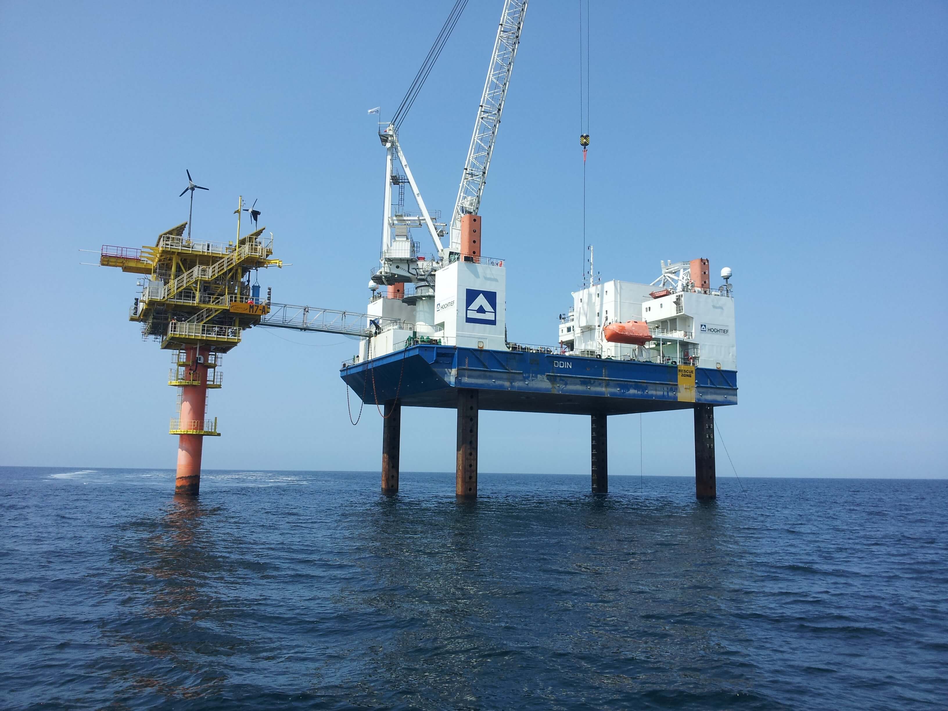 Unmanned North Sea monopile platform - JB v Doesburg